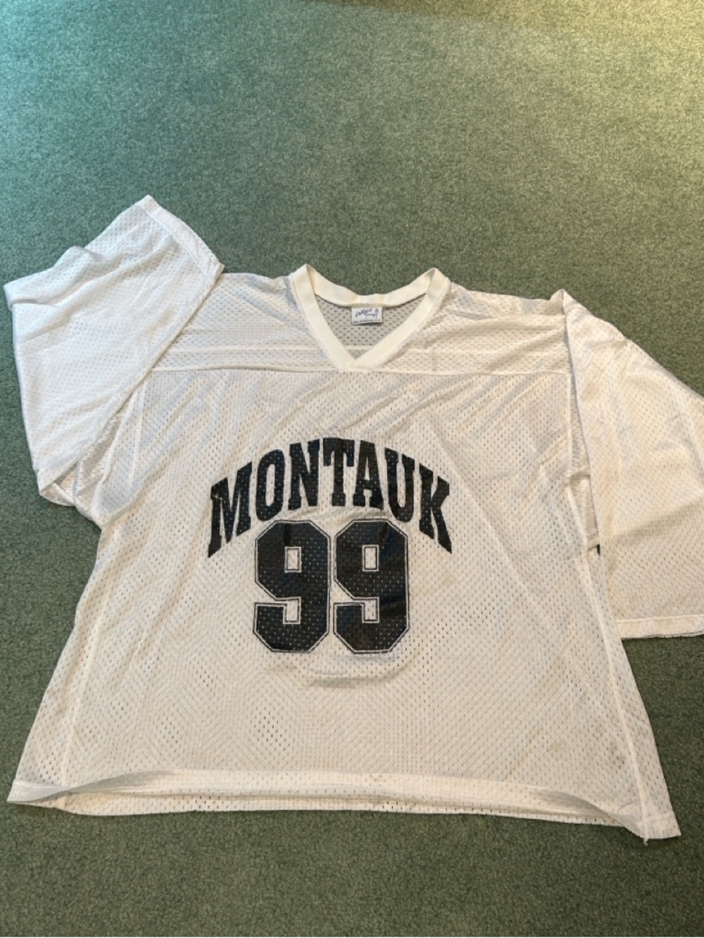 Vintage ‘Montauk’ White Mesh Sports Jersey Top with '99' Graphic - Picture 2 of 8